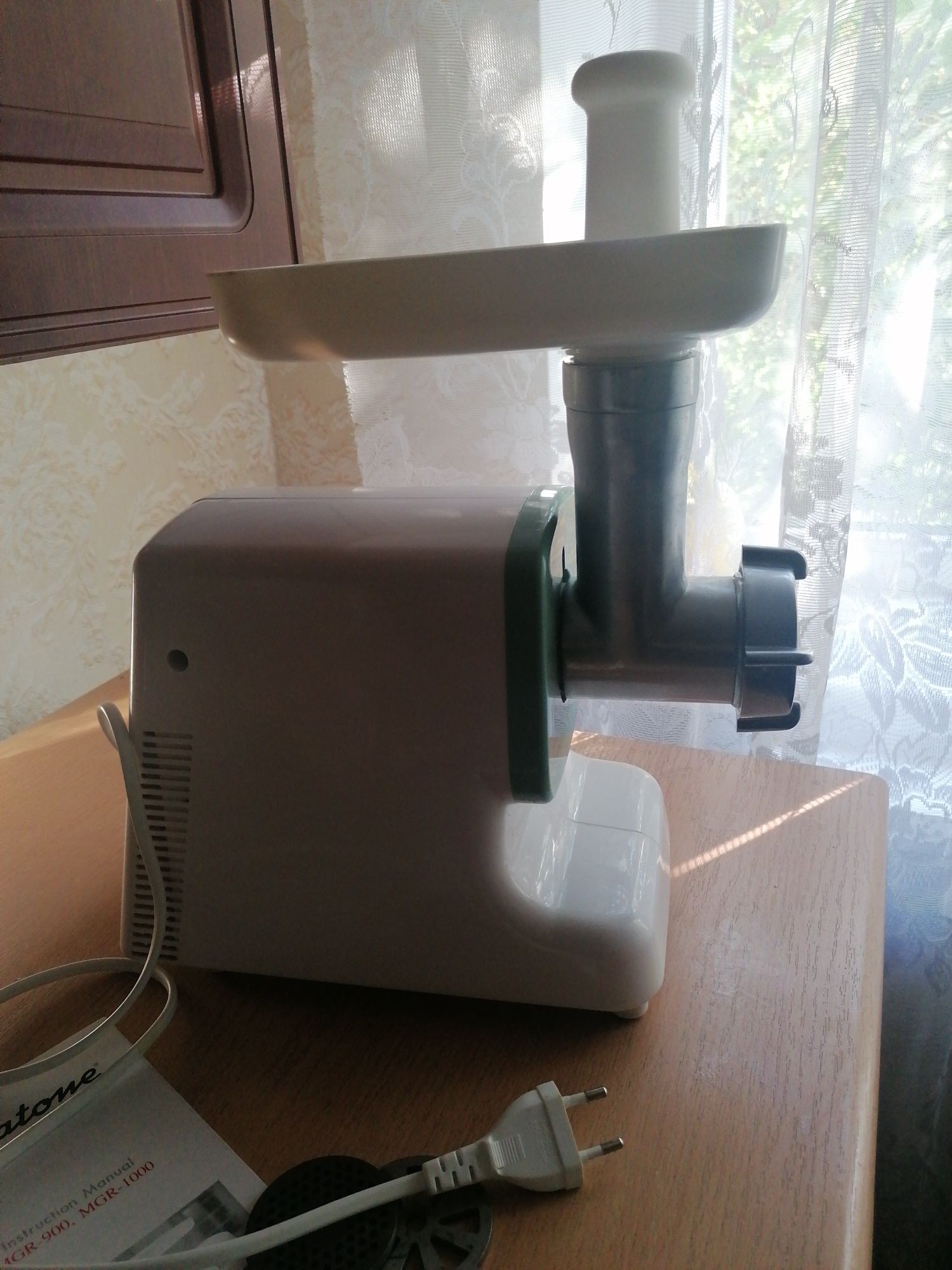 М'ясорубка "Binatone" MGR-1000