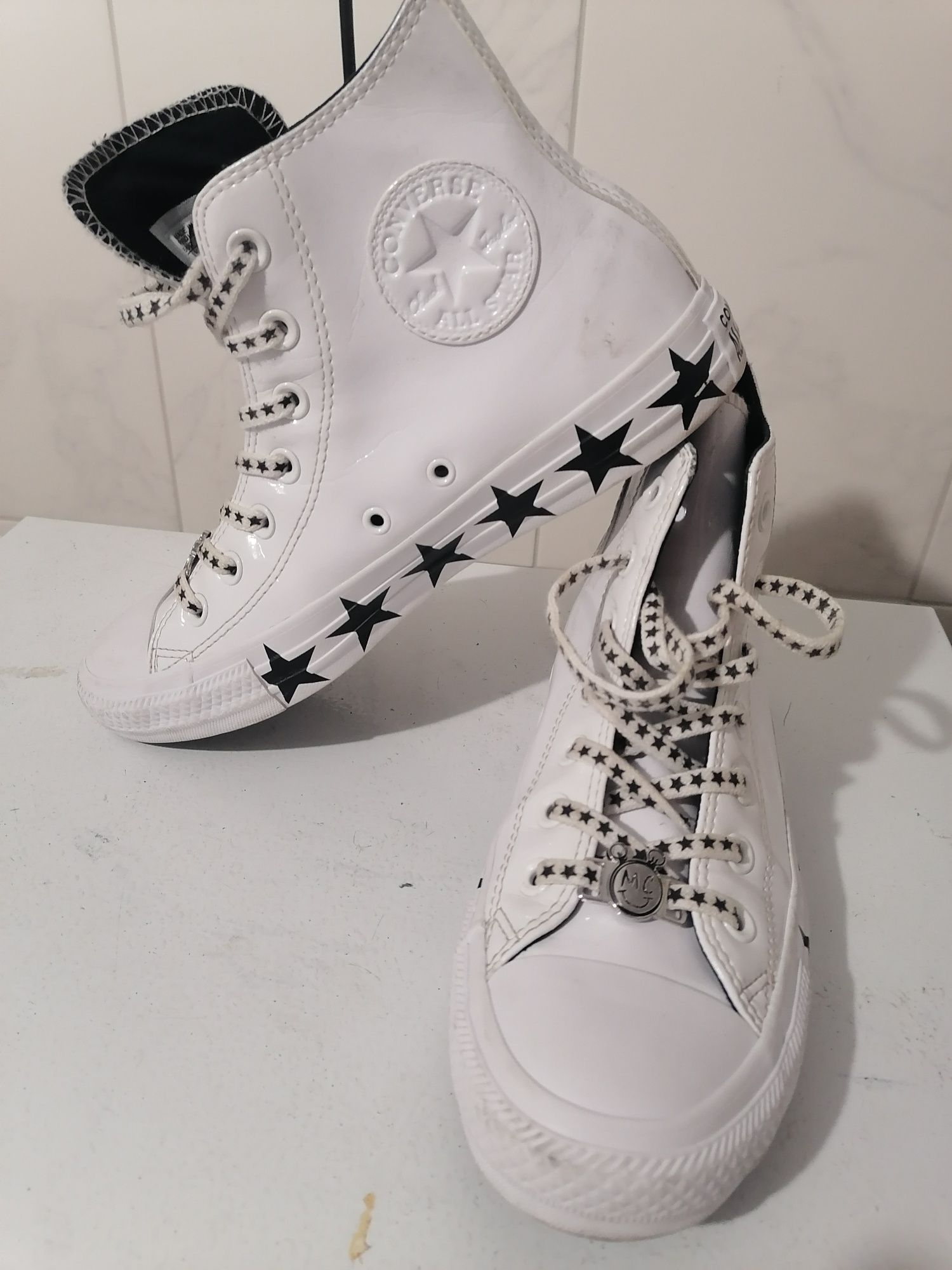 Converse та інші кеди, кросівки.