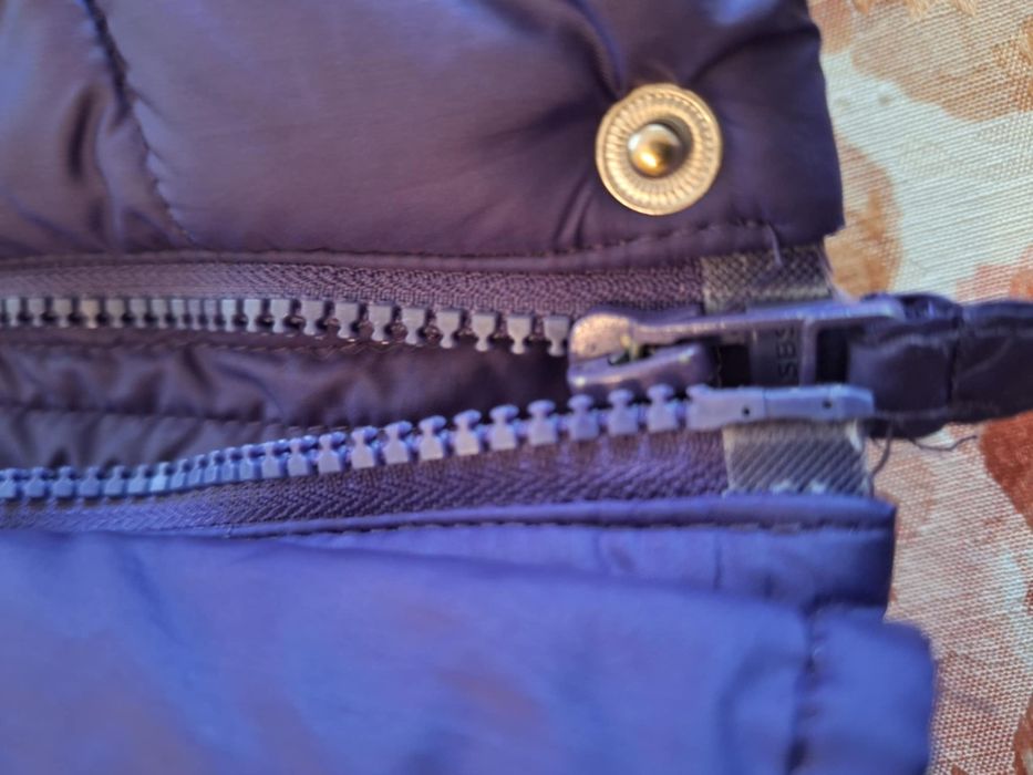 Piękny płaszczyk ENDO w kolorze granatu wpadającego w fiolet idealny s