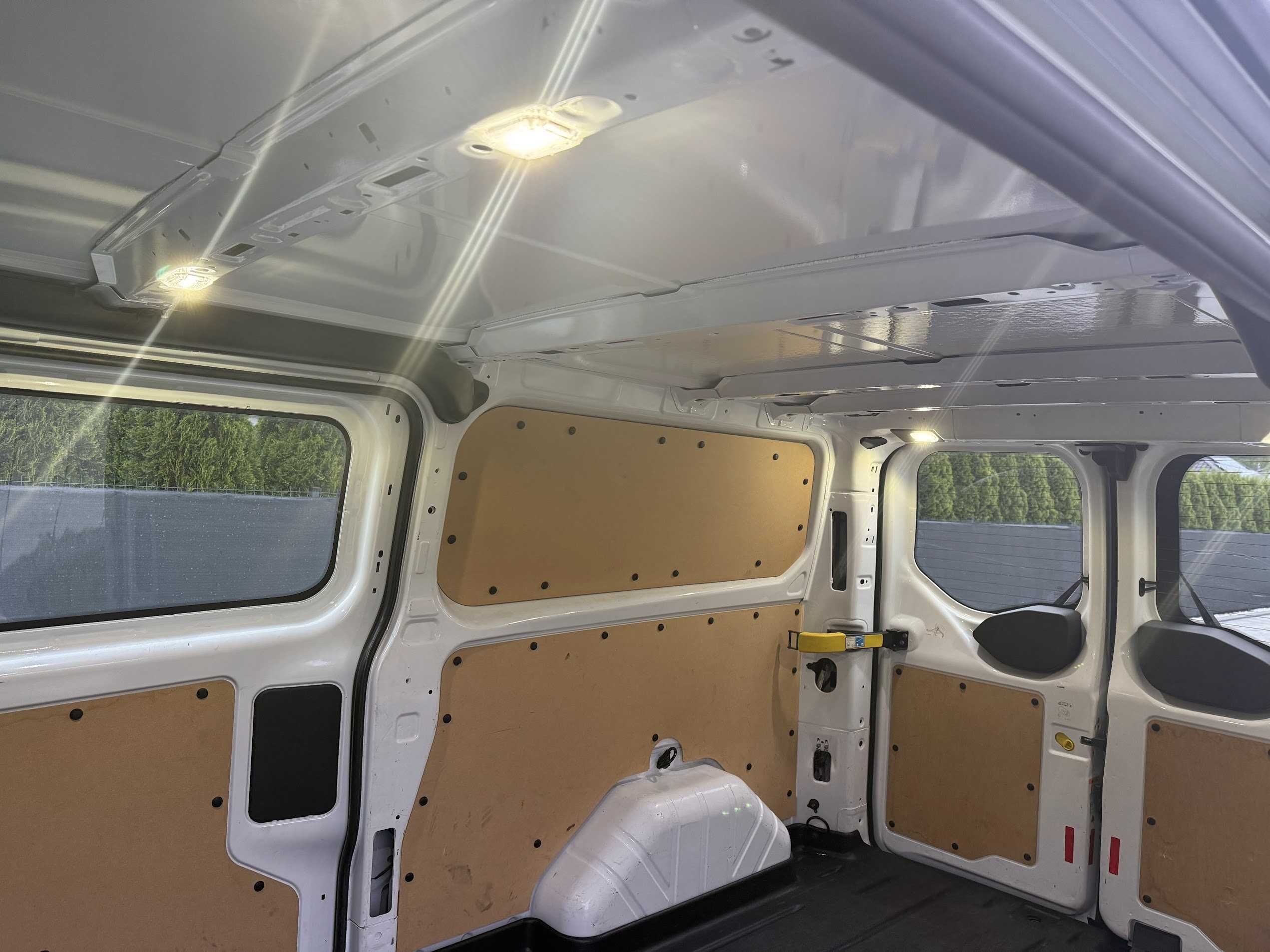Wynajem busa dostawczego Ford Transit  hak VAT 23% wypożyczalnia aut