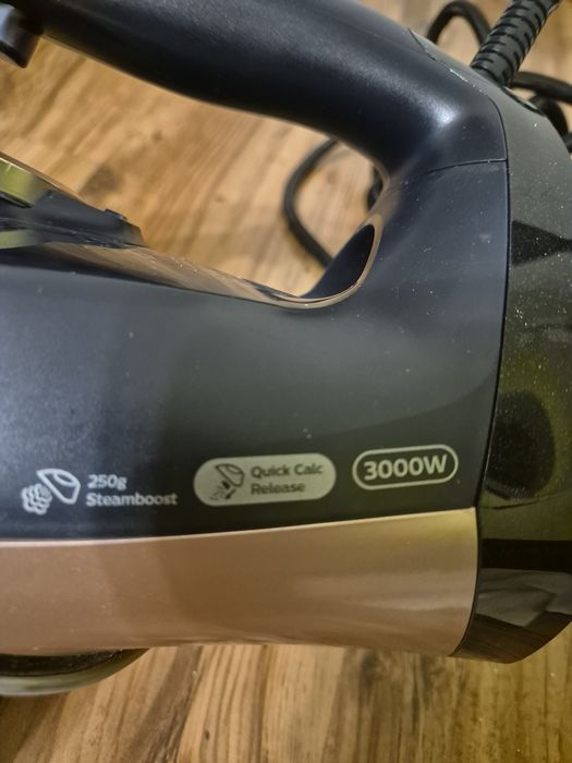 Żelazko Phillips Azur , moc 3000W z automatycznym wyłącznikiem.