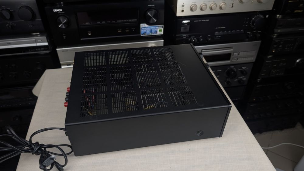 Yamaha AX-10 Flagowy model wzmacniacza stereo serii midi