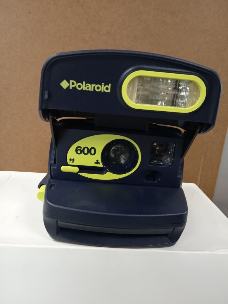 Máquina fotográfica instantânea polaroid 600