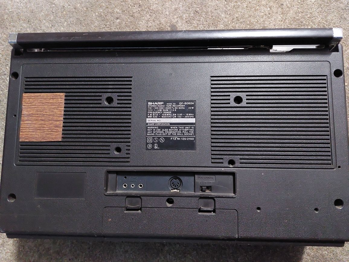RÁDIO Sharp com cassete.