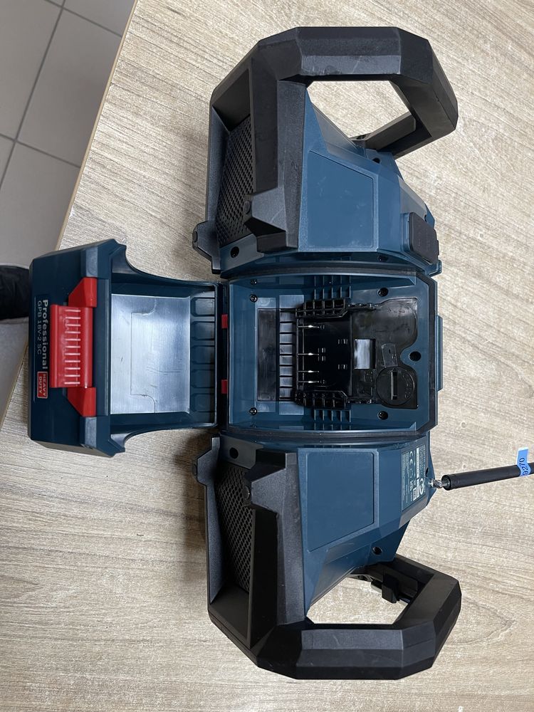 Bosch GPB 18V-2 SC / радіо, блютуз-програвач Бош