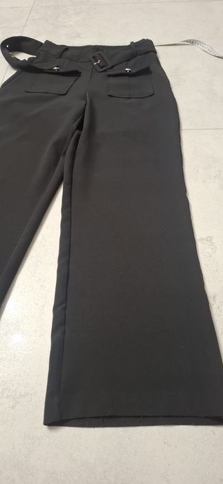 Czarne spodnie  Mohito rozm. 38