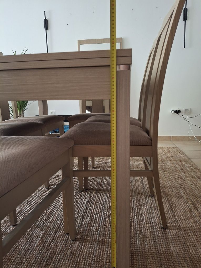 Vendo conjunto mesa de jantar extensível 1,40- 2,30 e 6 cadeiras.