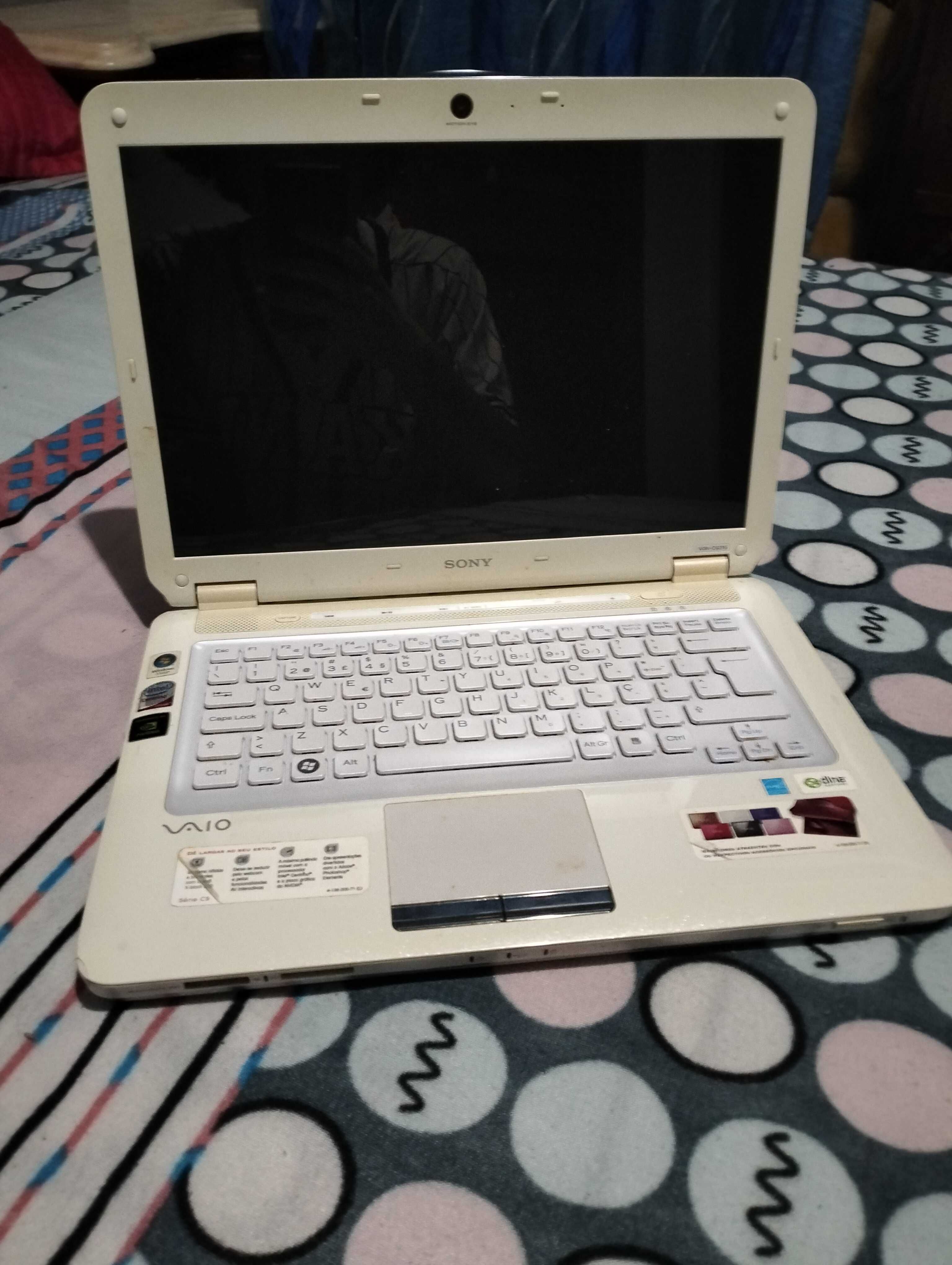 Portátil sony antigo com Windows XP usado sem carregador mas funciona