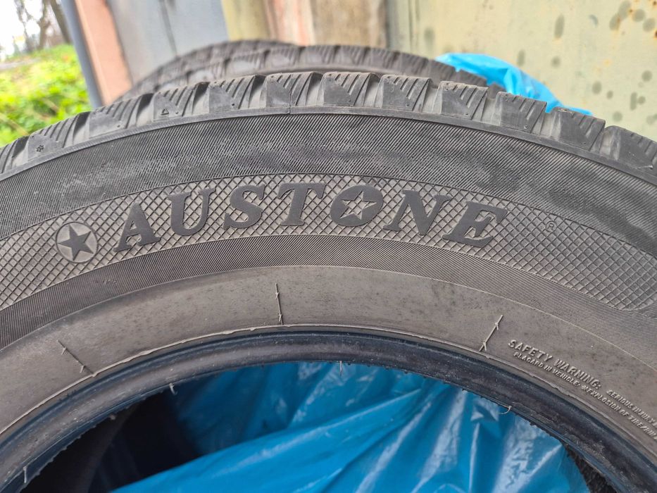 Opony zimowe  235/65 R17 AUSTONE