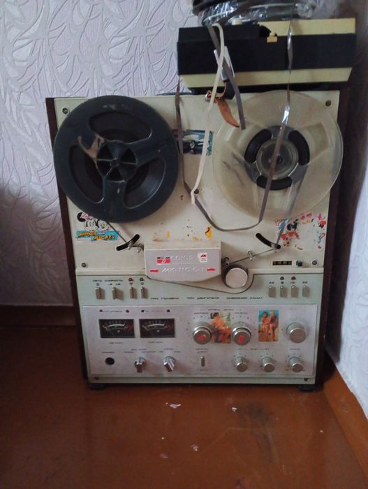 Продам  бабиный магнитофон