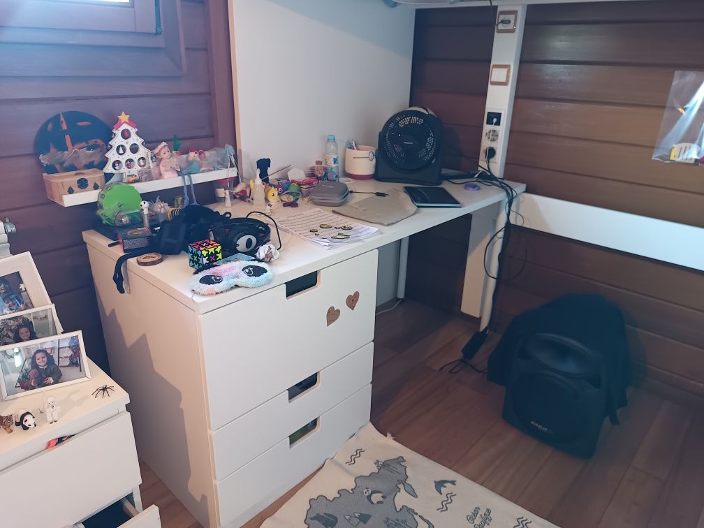 Cama alta com secretária