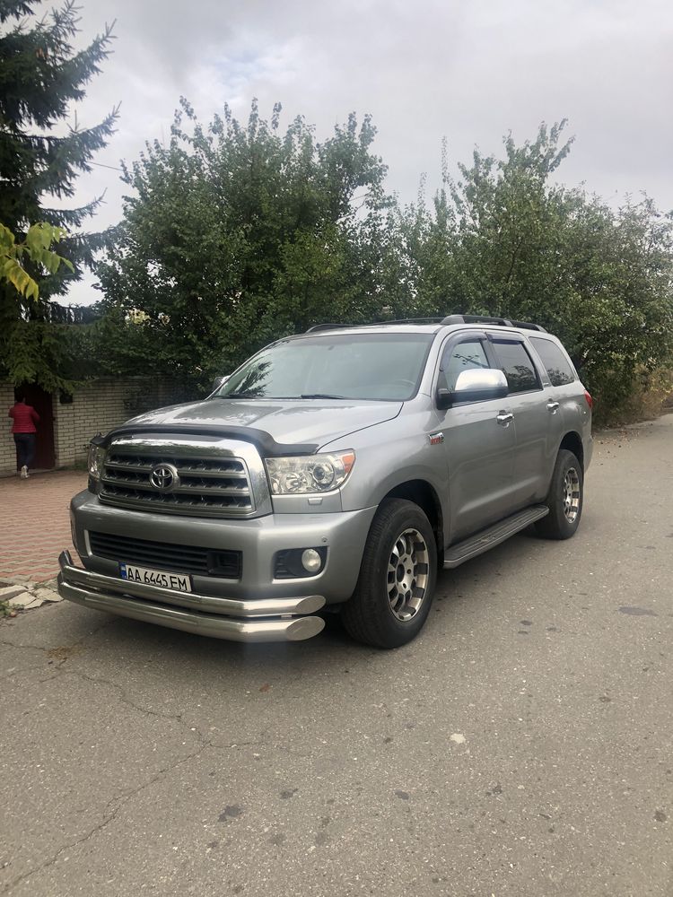 Продам Toyota Sequoia или обмен на жилье в Киеве