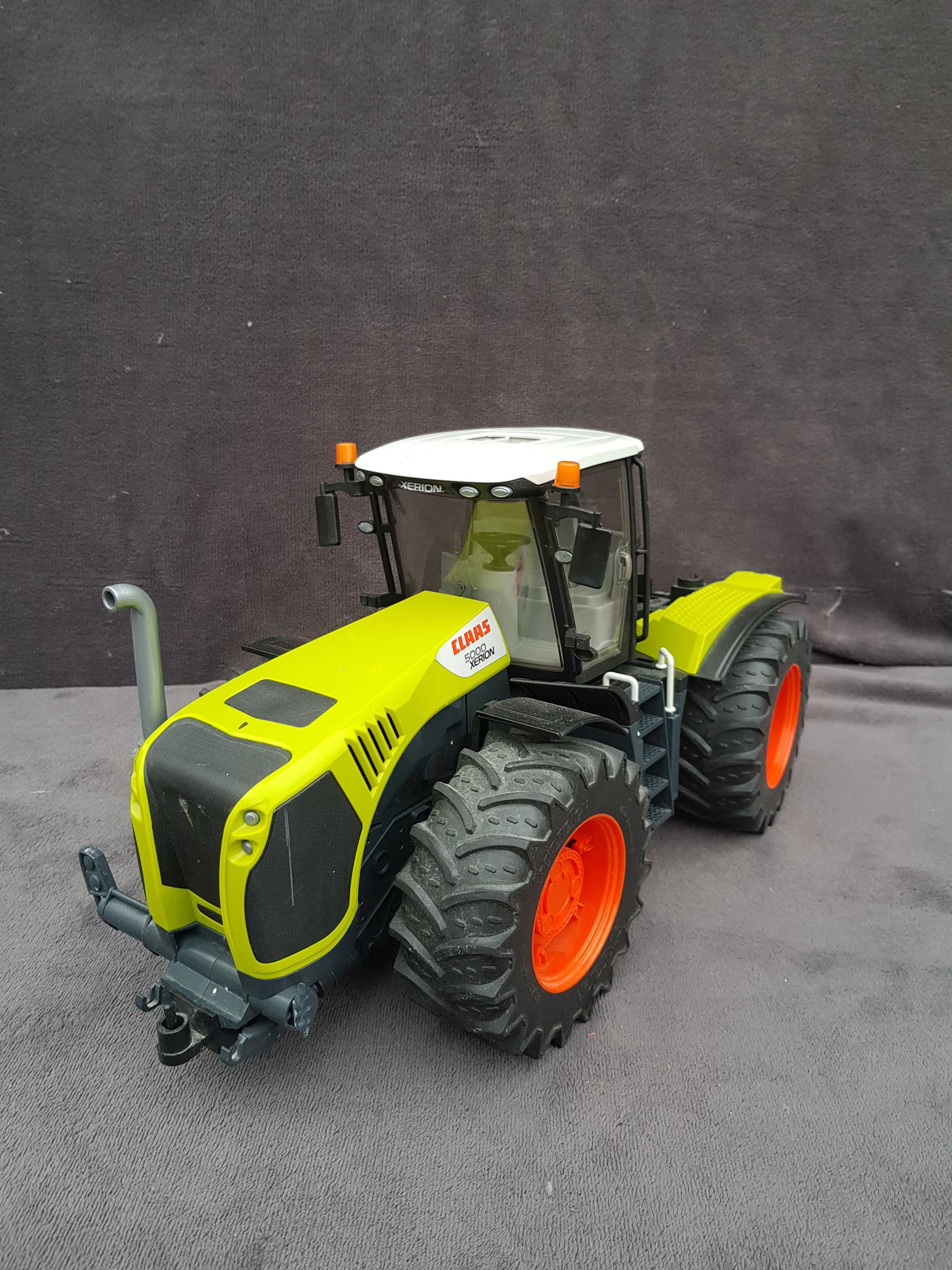 Bruder Traktor Claas Xerion 5000
