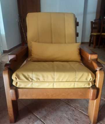 Conjunto de 3 sofas em pinho mel com almofadas em polipele