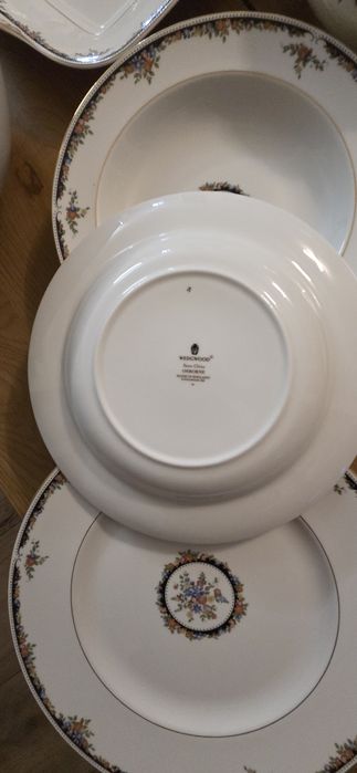 Porcelana bone china obiadowy i hetbaciany serwis 6 osób Wedgwood Osbo