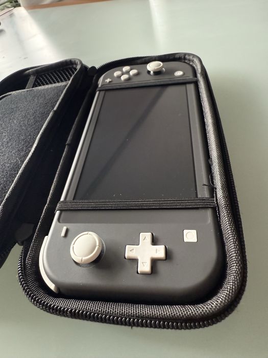Nintendo switch lite - stan idealny - etui gra