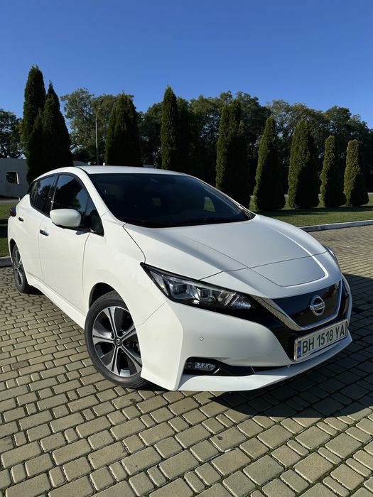 Продам Nissan Leaf 2021