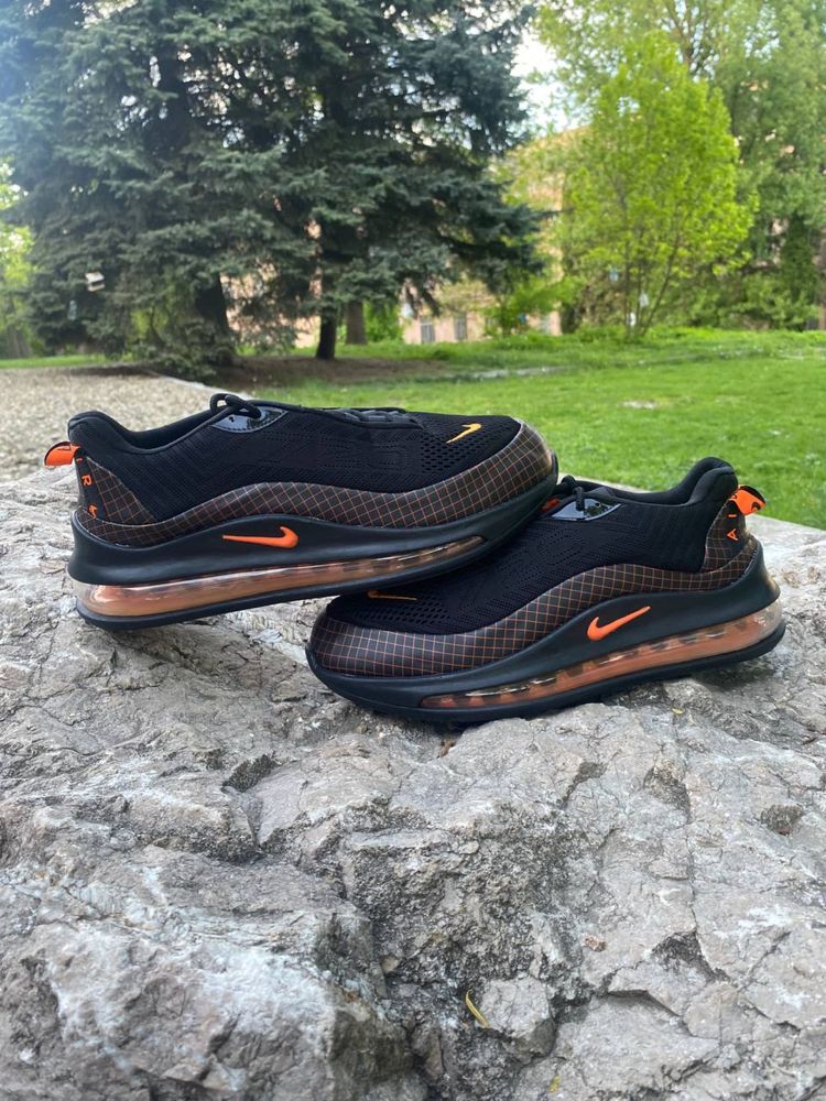 Nike Air Max 720 "Black/Orange