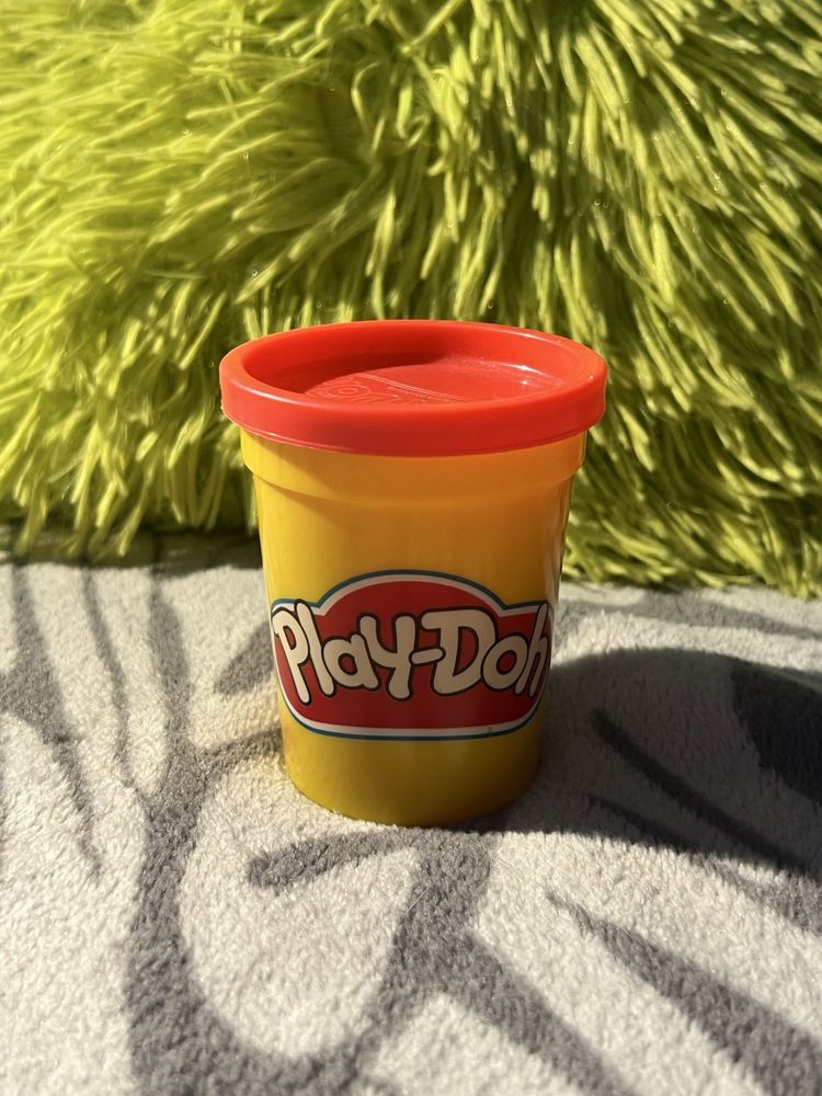 Plastelina play-doh czerwona