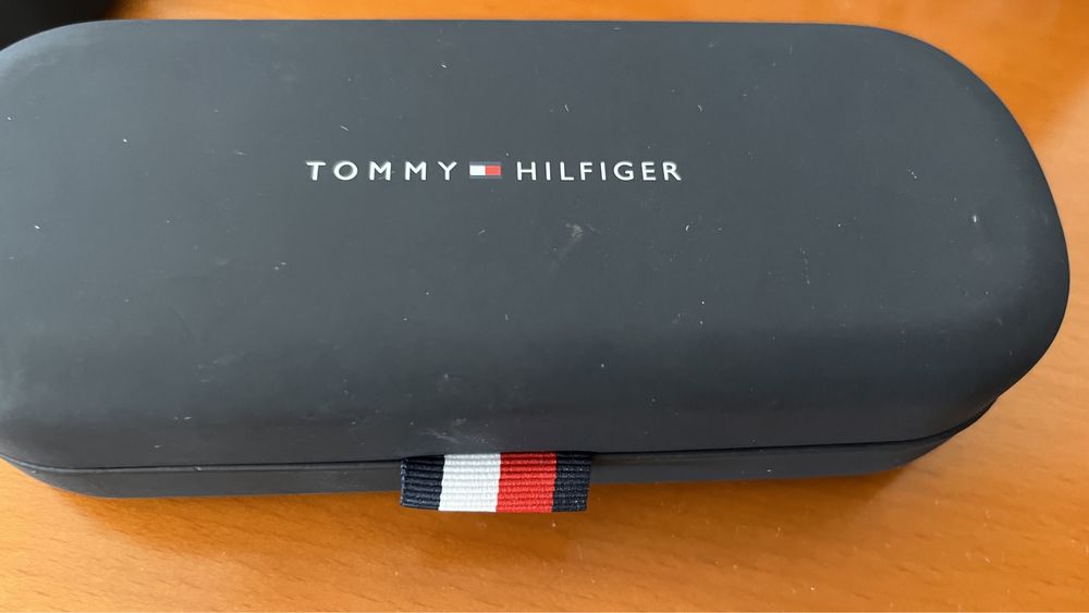 Tommy Hilfiger  oculos novos