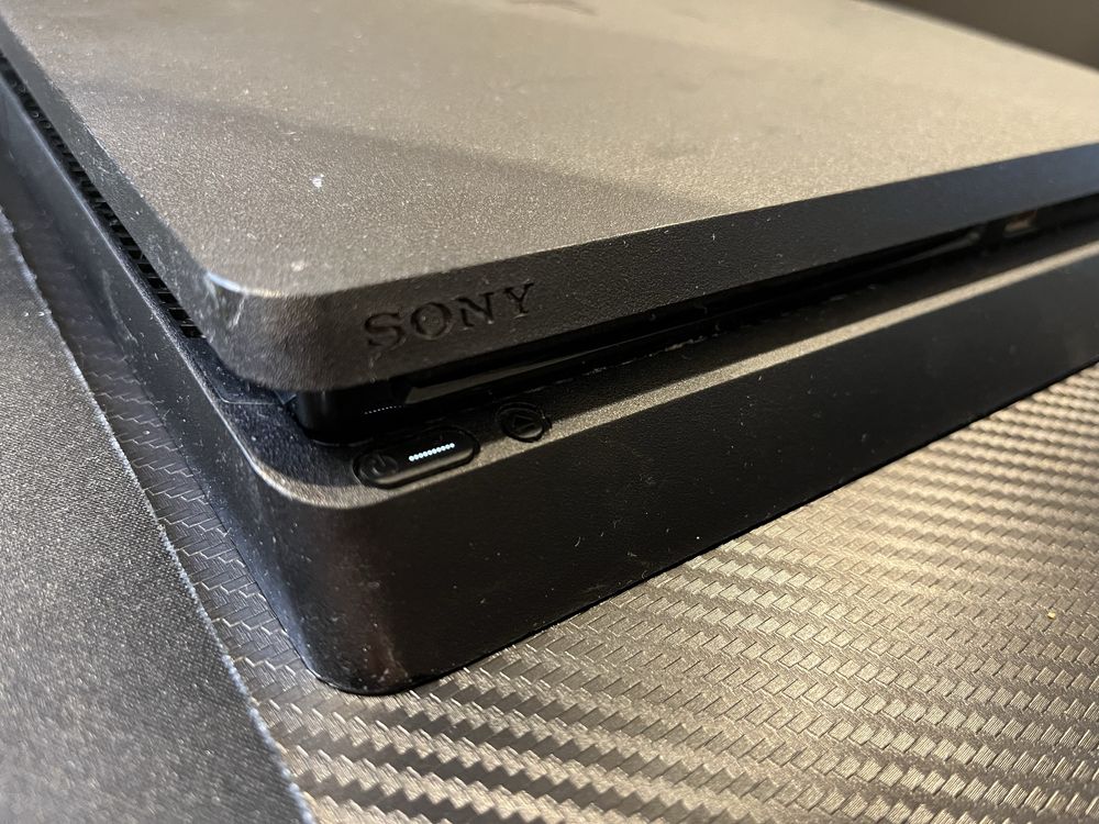 PS4 Slim 500GB goldhen FW 11.00 + pad