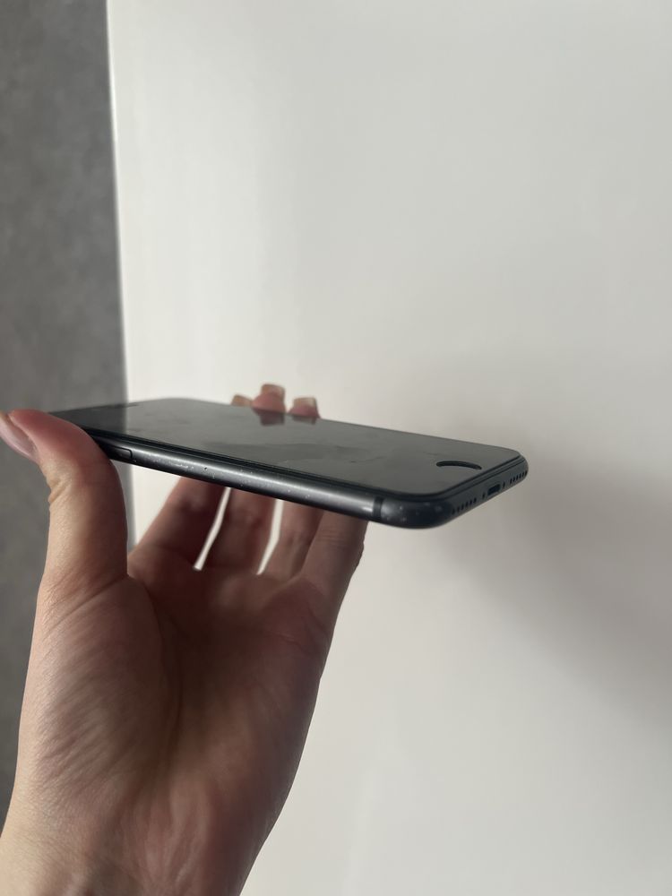 IPhone 8 на 64gb