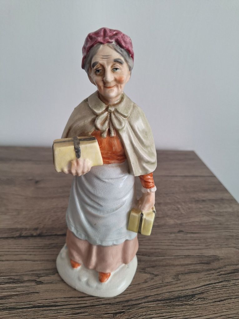 Figurka porcelanowa- babcia