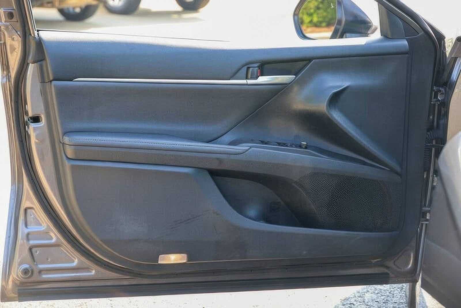 2023 Toyota Camry Hybrid XLE