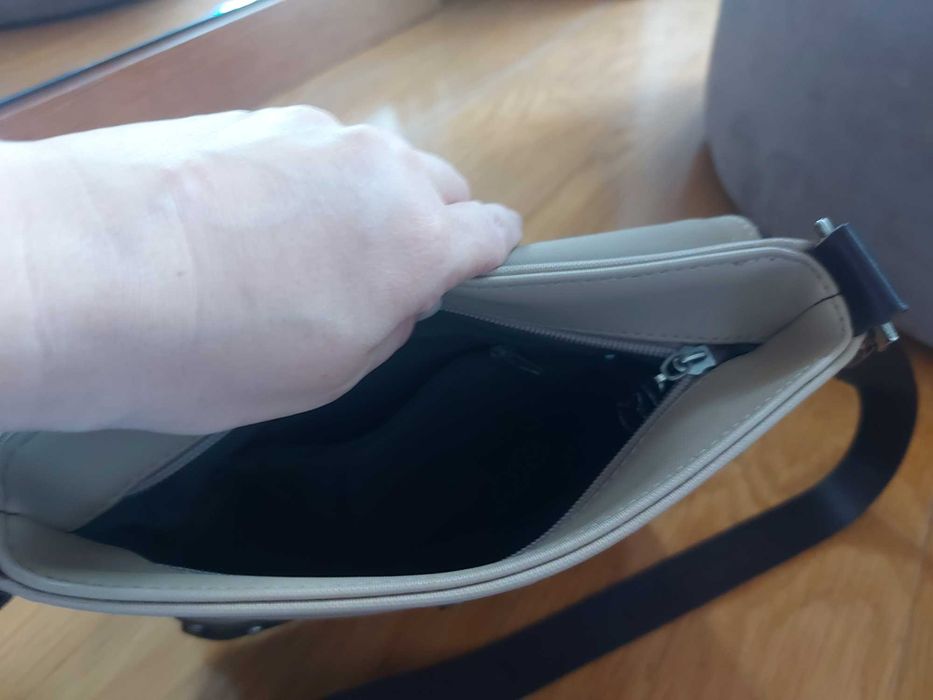 Mala em pele castanha e beje, cavalinho - 20 euros