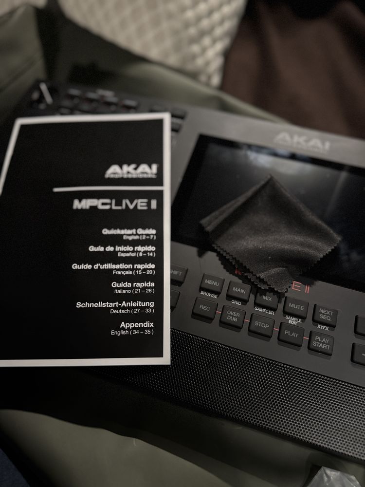 AKAI MPC Live 2 + Sluchawki Beyerdynamic DT990 PRO + Expansions Packi