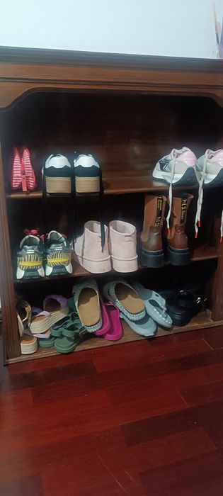 Móvel em madeira sapateira