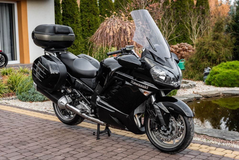 KAWASAKI GTR 1400 Kufry Nowe Tarcze Nowe Opony Dostawa Szyba