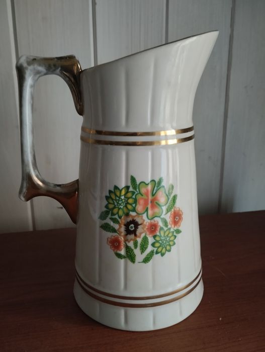 Mlecznik Ćmielów + figurka mosiężna chłopca