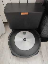 iRobot J7 z bazą