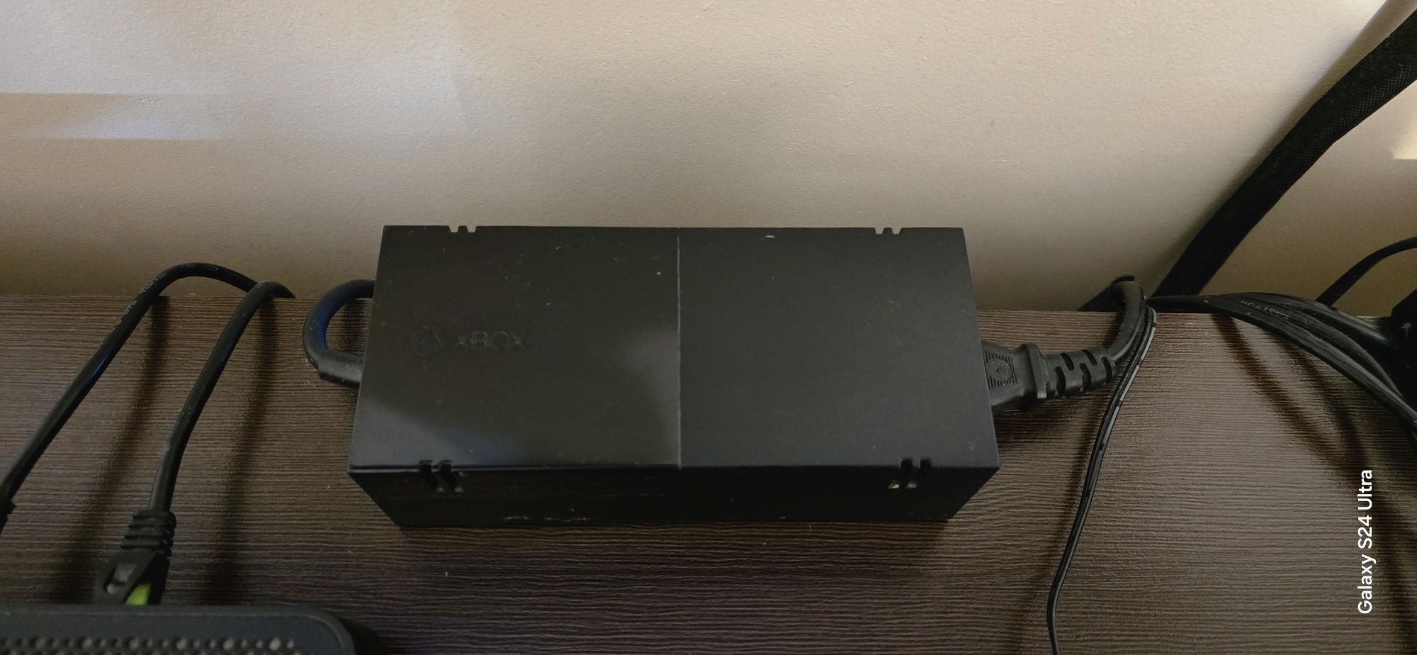 Sprzedam konsolę Xbox One.
