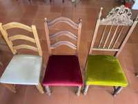 Cadeiras de madeira estofadas