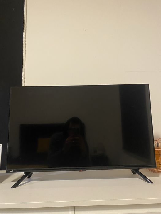 Smart TV Kunf – 32” | Excelente Estado
