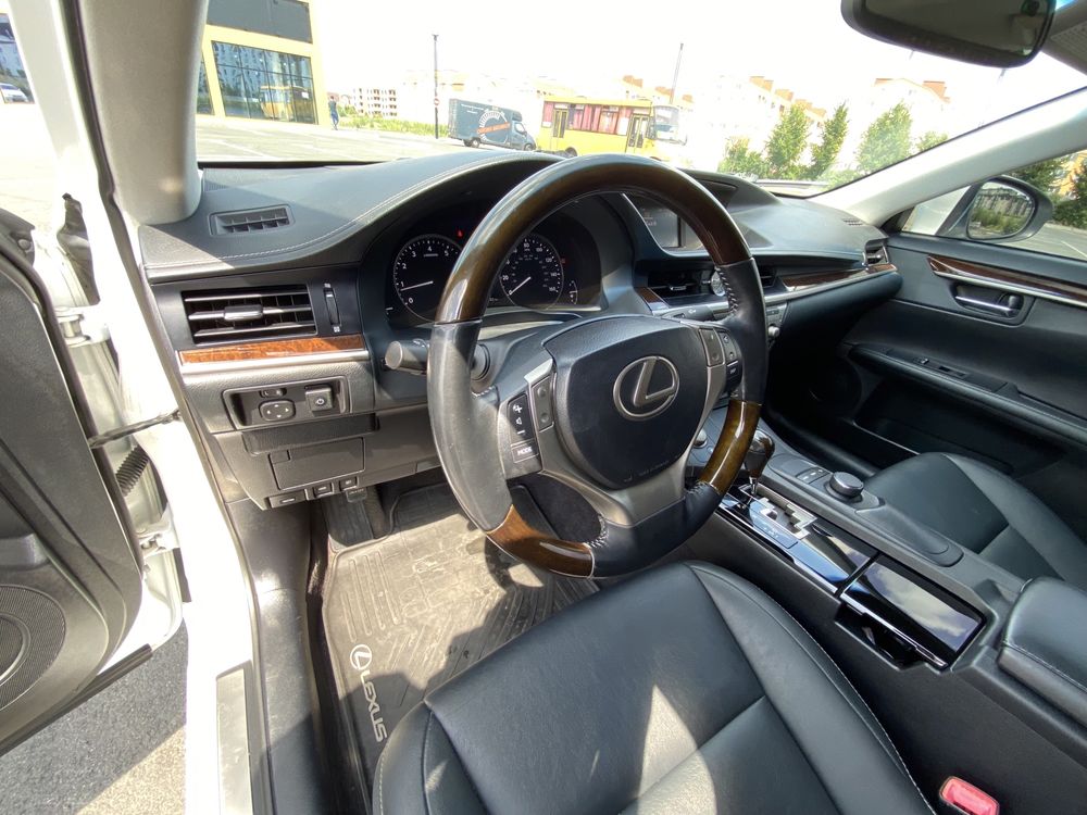 Продам Lexus ES350 2014