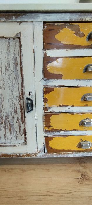 Móvel antigo recuperado