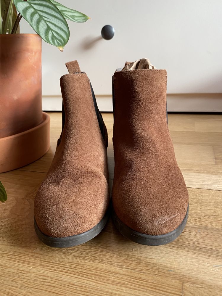 Botas castanhas curtas