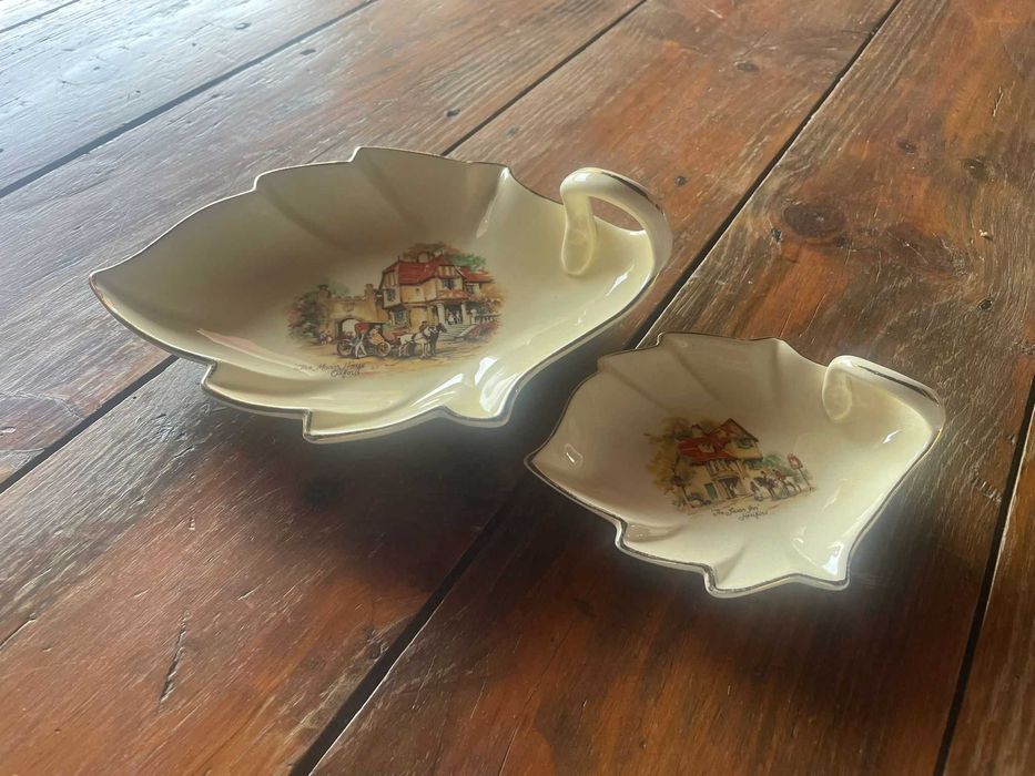 2 Pratos de Porcelana Crown Devon Coaching Days Inglaterra anos 30-40