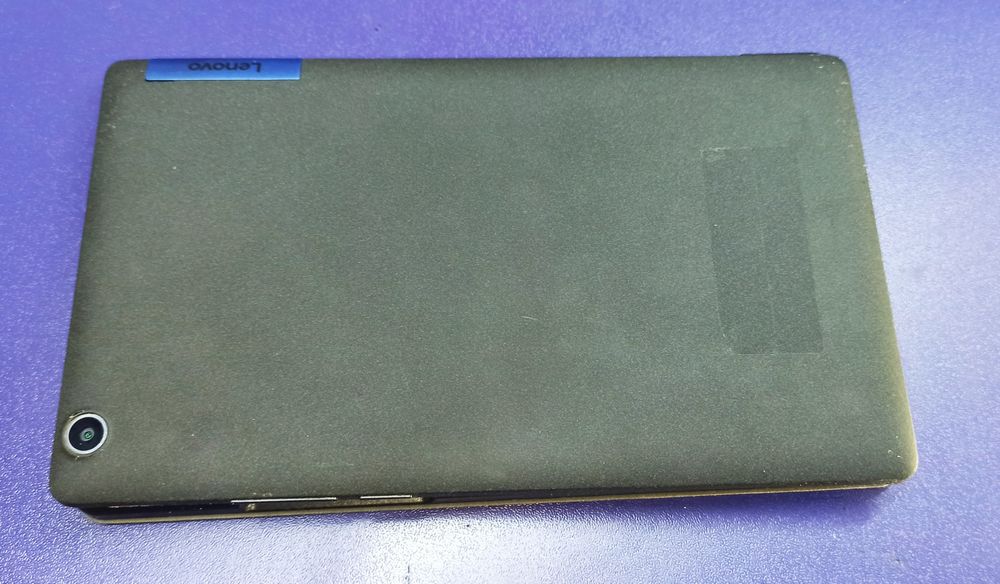 Lenovo TB3-850f 16Gb/2Gb + новый чехол - книжка