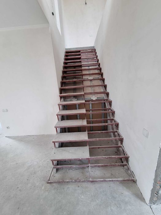 Продам трехэтажный Дом в Корабельном (р-н Жукова)