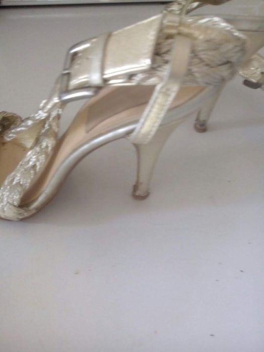 Sandálias Zara Woman Colletion cor dourado tamanho 36 - Bom estado