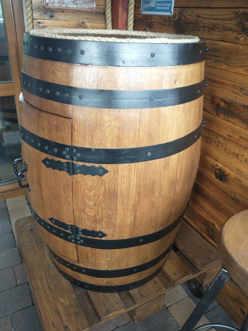 Barek LED z beczki dębowej po whisky.