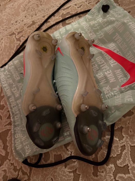 буци найк фантом