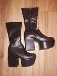 Buty kozaki na koturnie Lamoda