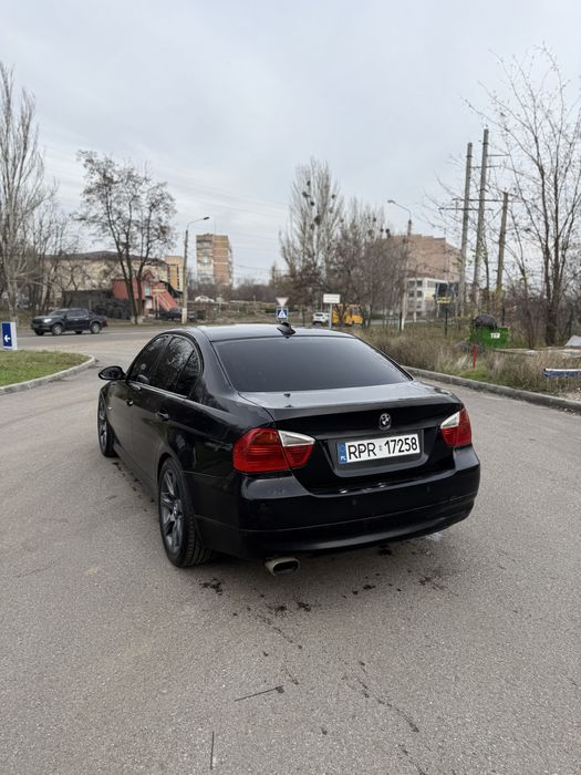Продам BMW E90 2.5 бензин