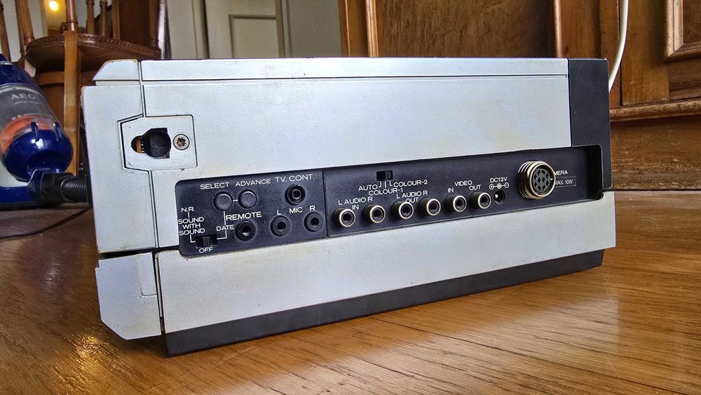 Raro Gravador de Vídeo Portátil Hitachi VT-7E (Vintage / Coleção)