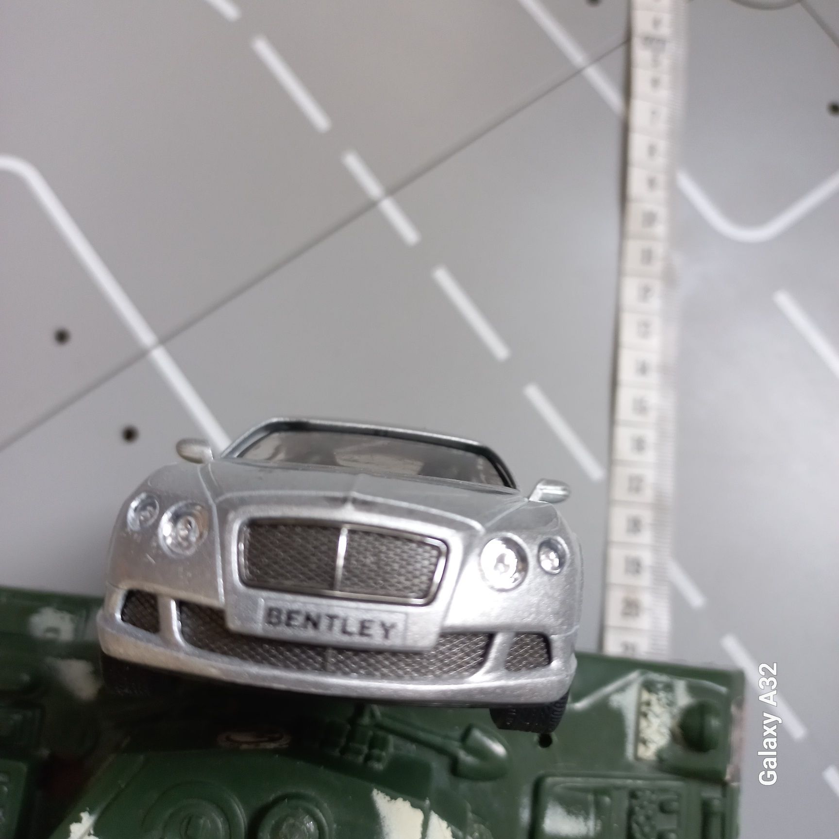KINSMART Bentley 2012 gt sped skala 1: 38